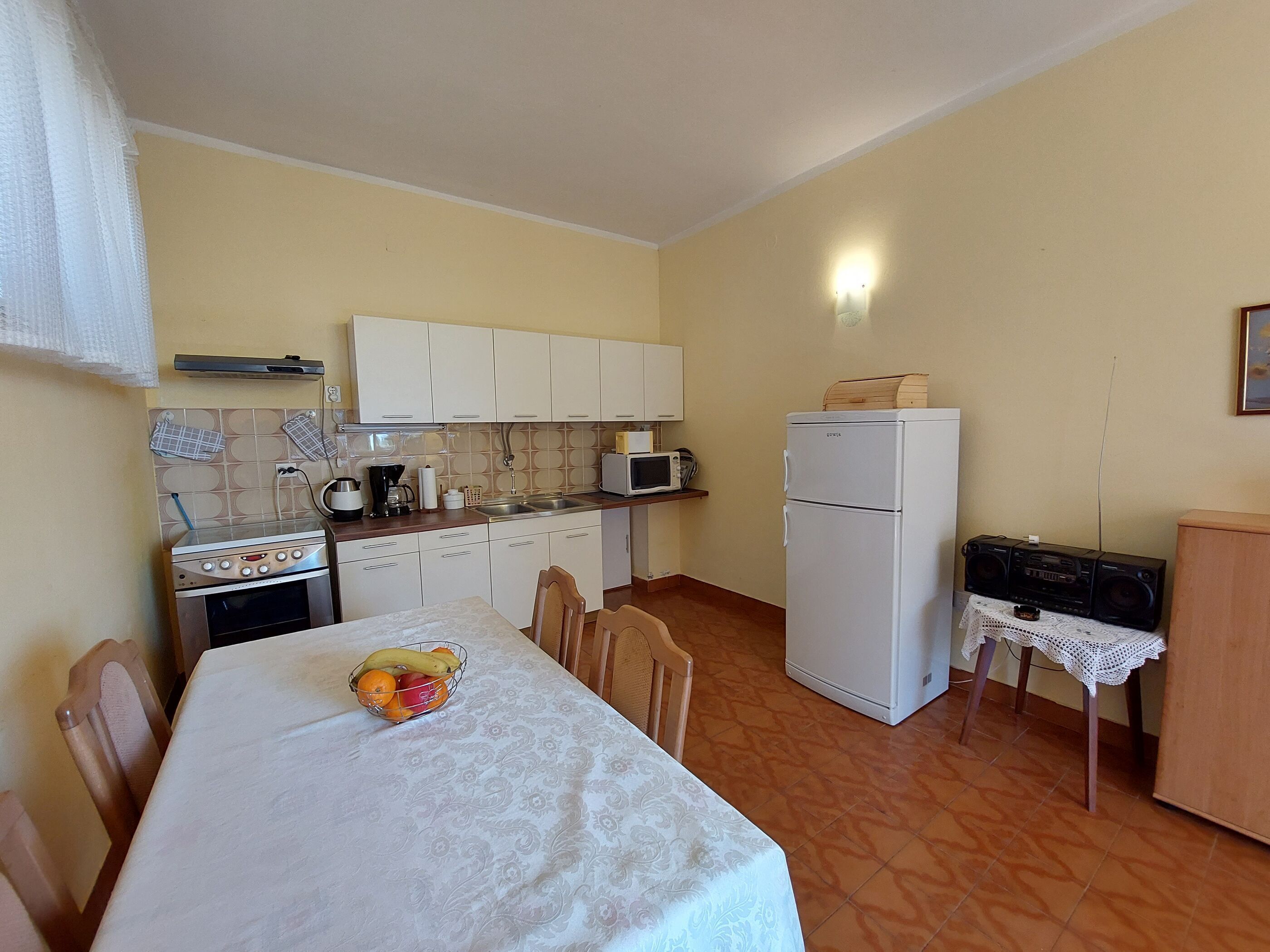 Apartment (A2) | Private kitchen | Fridge, stovetop, electric kettle, cookware/dishes/utensils
