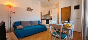 Apartemen (A1) | Dapur pribadi | Lemari es, oven, kompor, dan mesin espresso