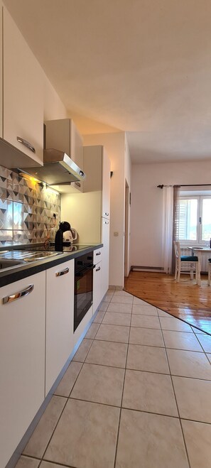 Apartment (A1) | Private kitchen - Apartment Turan (Jelsa)