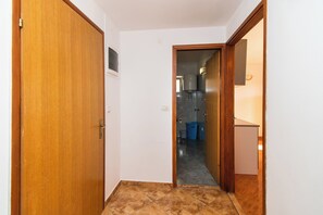Apartment (A1) | Flur