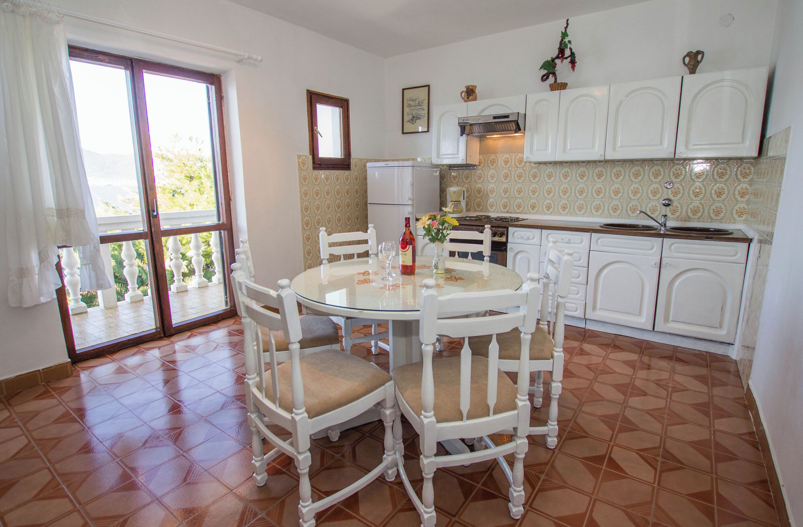 Apartment (A2) | Dining