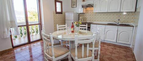 Apartment (A2) | Dining