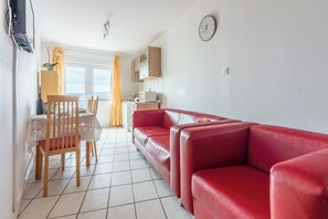 Apartment (A1) | Private kitchen | Mini-fridge, microwave, stovetop, espresso maker - Apartment Astrid (Crikvenica)