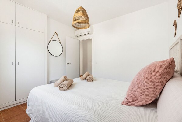 4 slaapkamers, een strijkplank/strijkijzer, gratis wifi, beddengoed