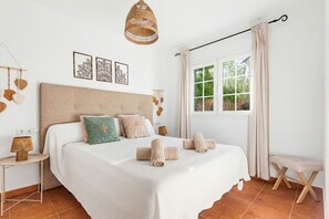 4 slaapkamers, een strijkplank/strijkijzer, gratis wifi, beddengoed