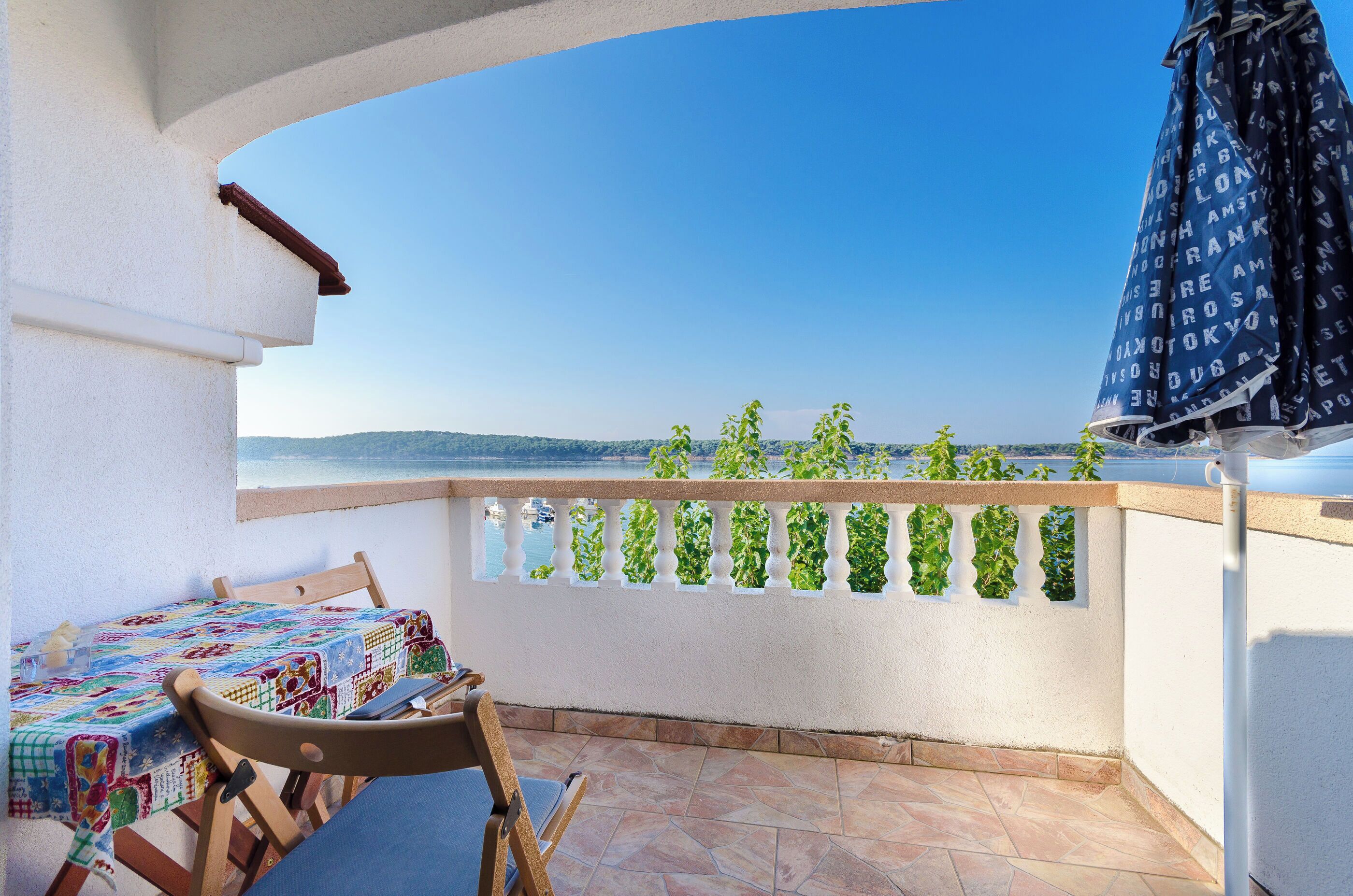 Apartment (A4) | Balkon