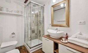 Doccia, bidet, asciugamani
