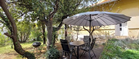 อพาร์ทเมนท์ (A1) | ลานระเบียง/นอกชาน