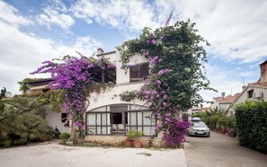 Free self parking - Apartments Sinisa (Rovinj)