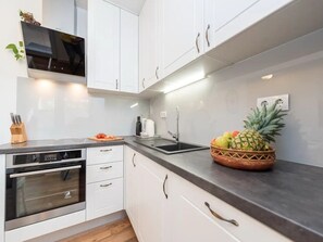 House | Private kitchen | Fridge, oven, stovetop, dishwasher - House Ruza (Privlaka)