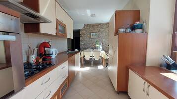 Apartment (A1) | Private kitchen | Fridge, microwave, oven, stovetop