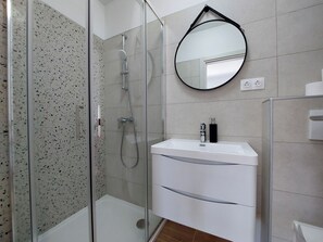 Zimmer (S1) | Badezimmer