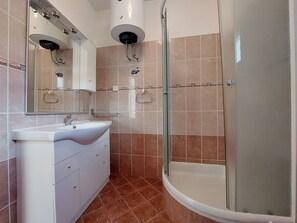 Apartment (A1) | Bathroom | Shower - Apartments Irena (Crikvenica)