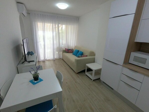Apartamento (A1) | Sala de estar | Smart TV