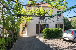 Building design - Apartments Goran Near the Beach (Vodice)