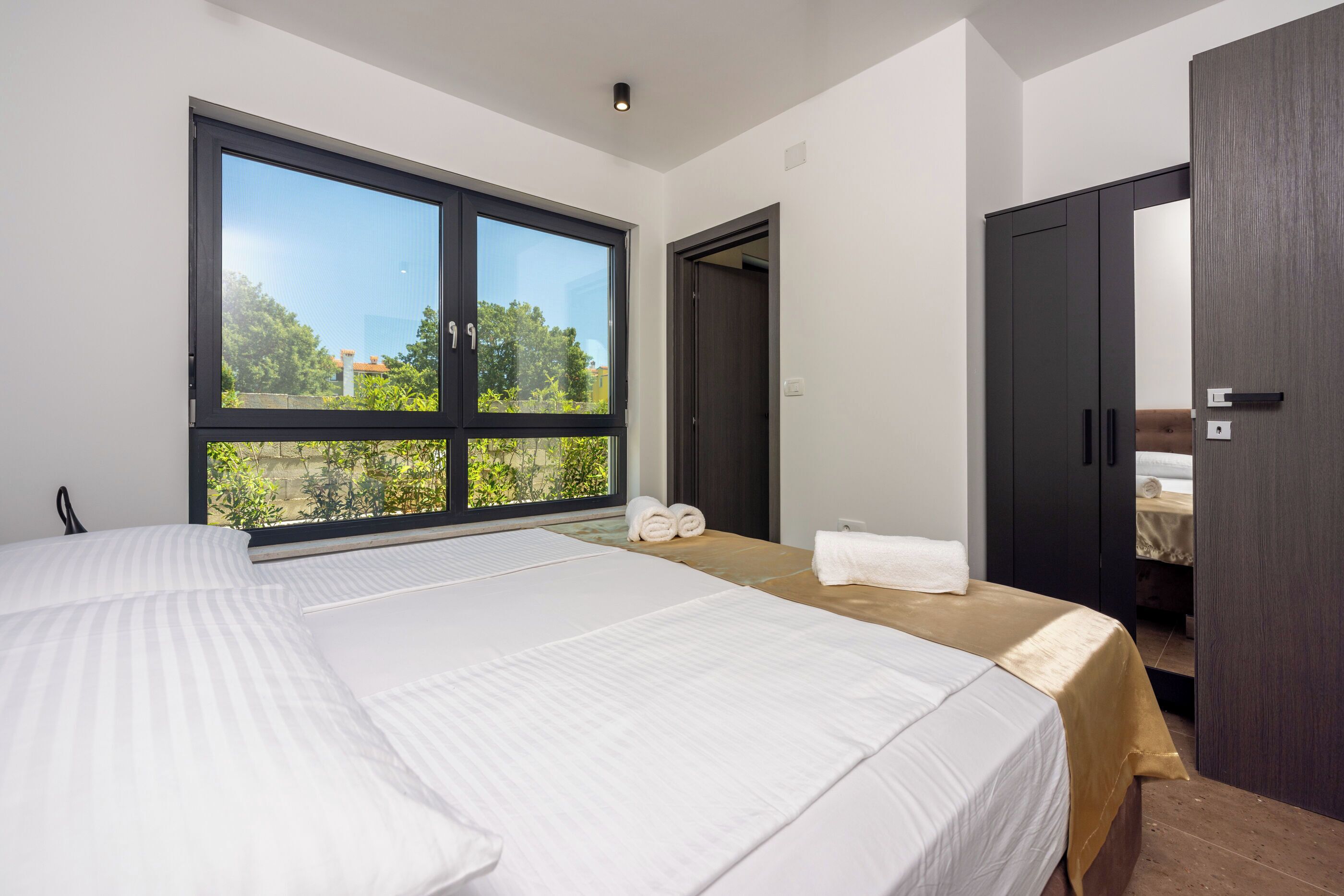 Hus | Safe på rommet, strykejern/-brett og wi-fi (inkludert)