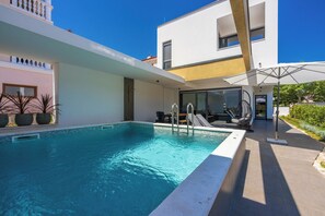 Outdoor pool - House Neptunia (Medulin)