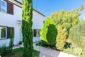 Courtyard - Apartment Vesna (Krk)