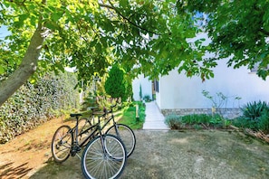 Courtyard - Apartment Vesna (Krk)