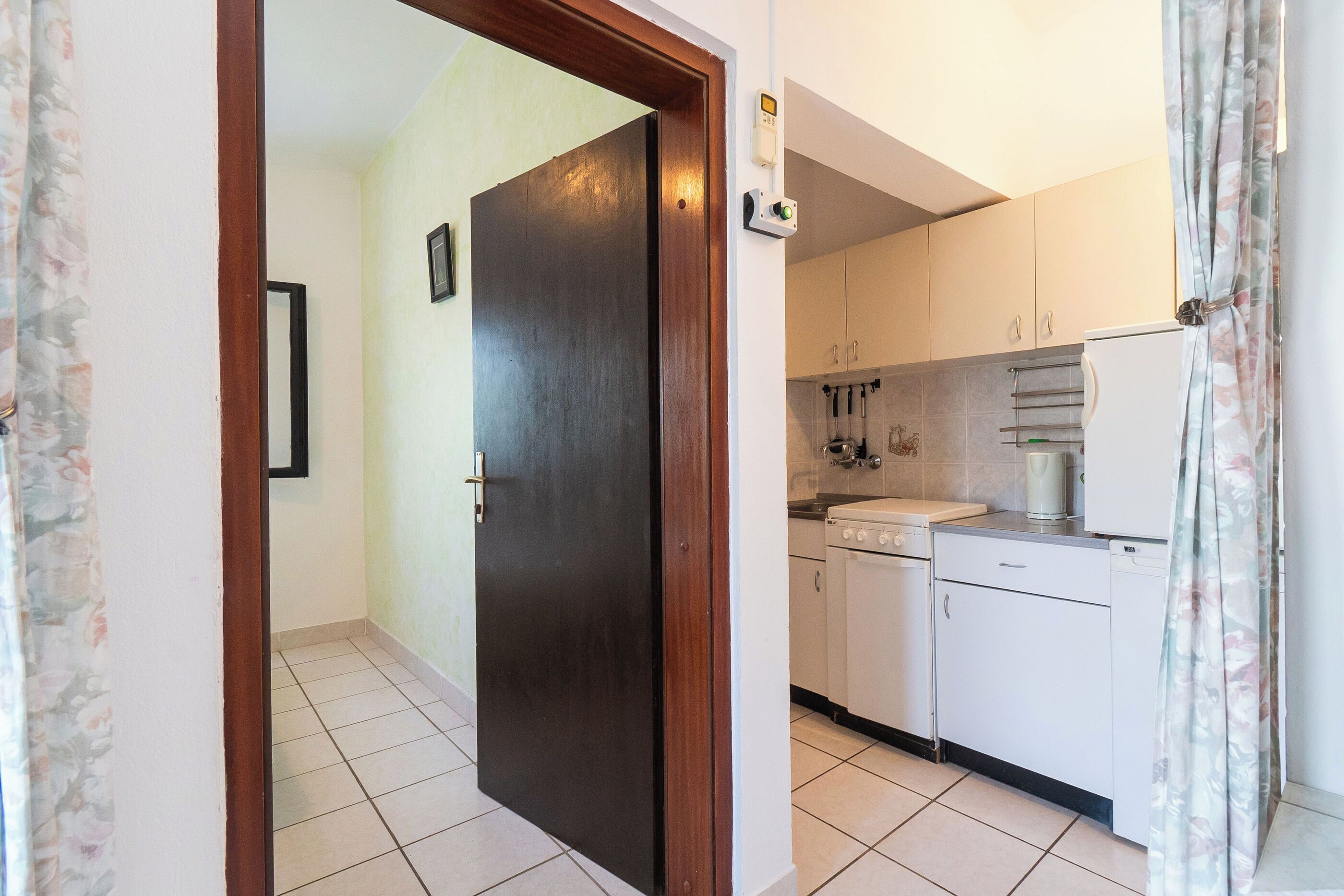 Apartamento (A1) | Cozinha privada | Geladeira, micro-ondas, cooktop, máquina de café expresso