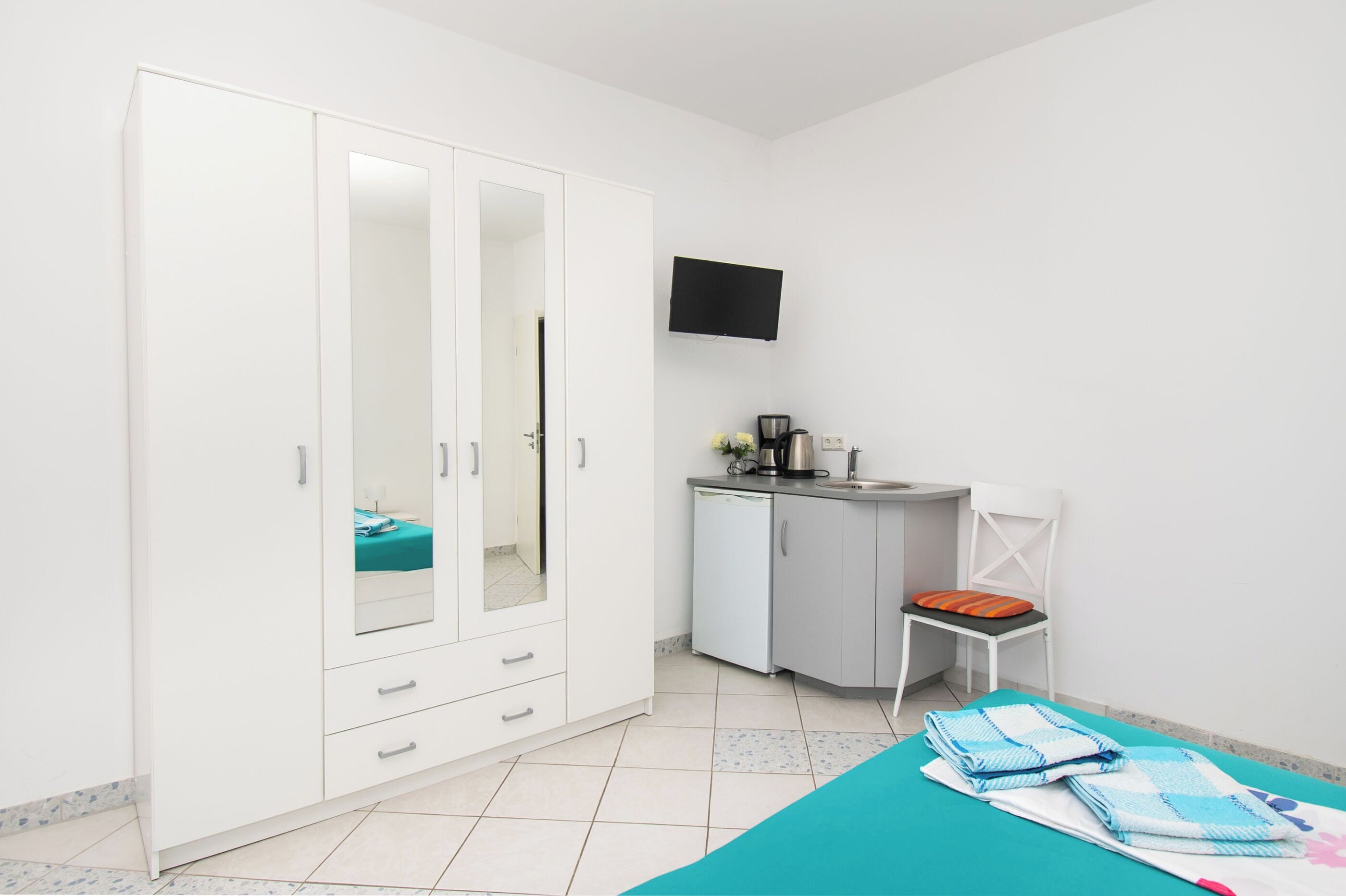 Room (S1) | Living room
