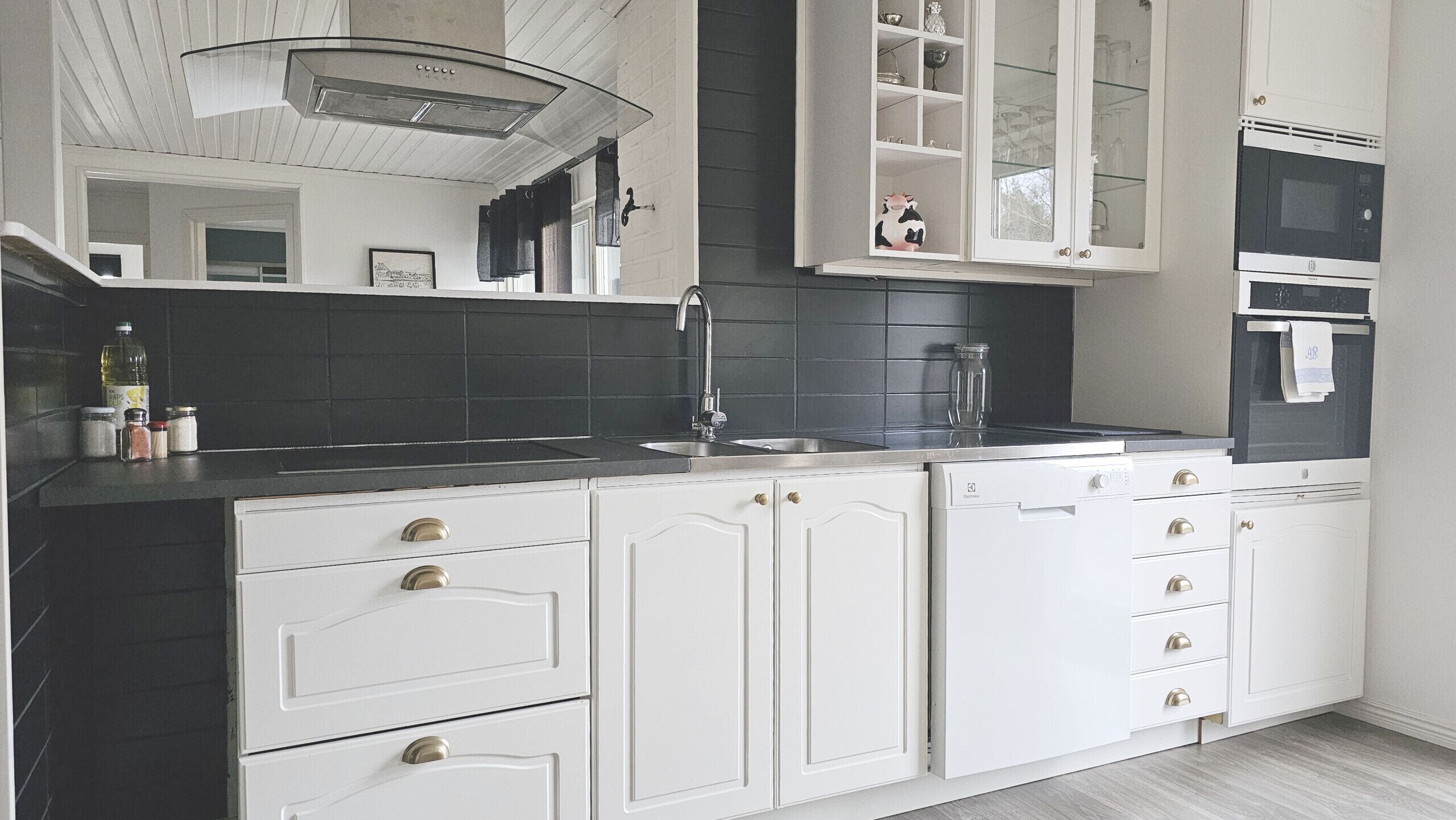 Réfrigérateur, micro-ondes, four, lave-vaisselle