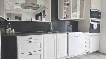 Réfrigérateur, micro-ondes, four, lave-vaisselle