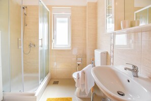 Apartment (A1) | Bathroom - Apartment Jadranka (Biograd na Moru)