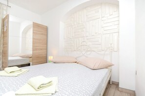 Studio (A1) | Interior - Apartments and Room Take it Easy (Tribunj)