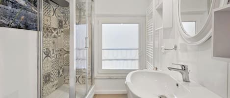 Shower, bidet, shampoo, toilet paper