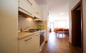 Apartment (A2) | Private kitchen | Fridge, microwave, oven, stovetop - Apartments Natasa (Rovinj)
