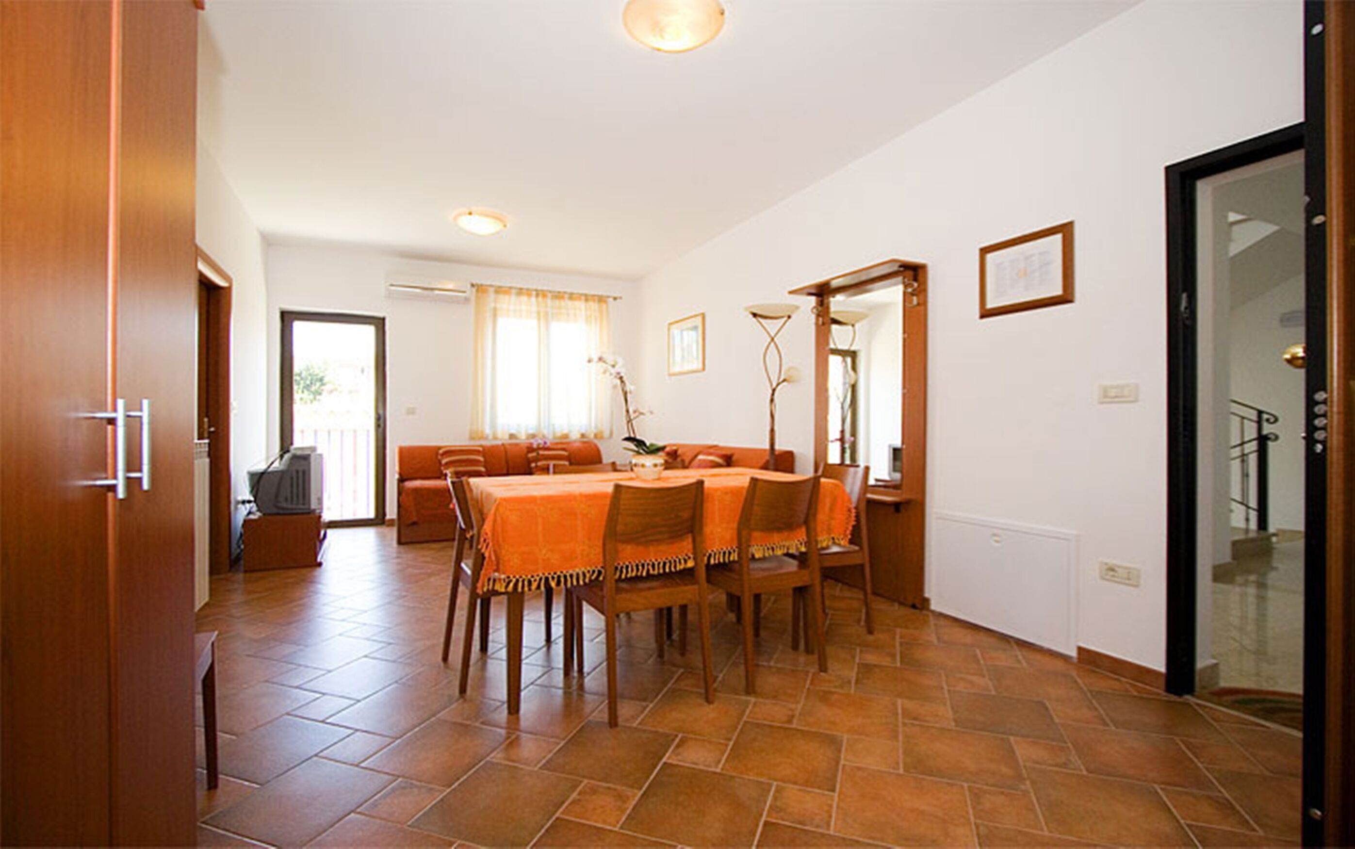 Apartment (A2) | Dining