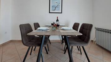 Apartment (A2) | Speisen