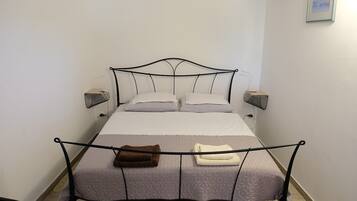 House | Iron/ironing board, free WiFi