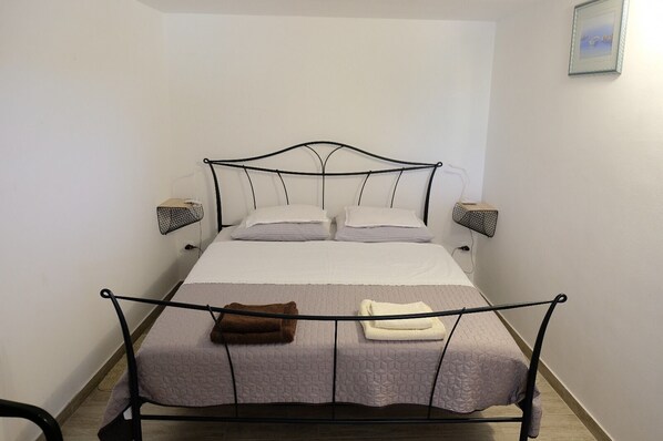 House | Iron/ironing board, free WiFi - House Robinson House (Primosten)