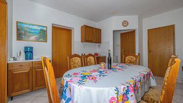 Apartment (A2) | Dining