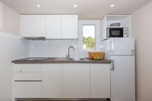 하우스 | 전 용 주방 | 냉장고, 전자레인지, 쿡탑, 식기 세척기