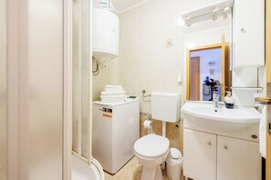 Apartment (A1) | Bathroom - Apartment Petak 2 (Crikvenica)