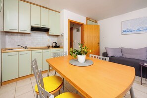 Apartment (A1) | Living room - Apartment Petak 2 (Crikvenica)