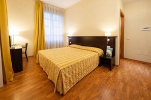 Standard Twin Room | In-room safe, free WiFi - Hotiday Cagliari Lungomare (Cagliari)