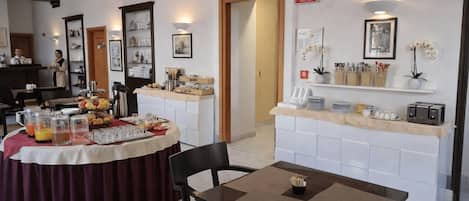 Free daily buffet breakfast