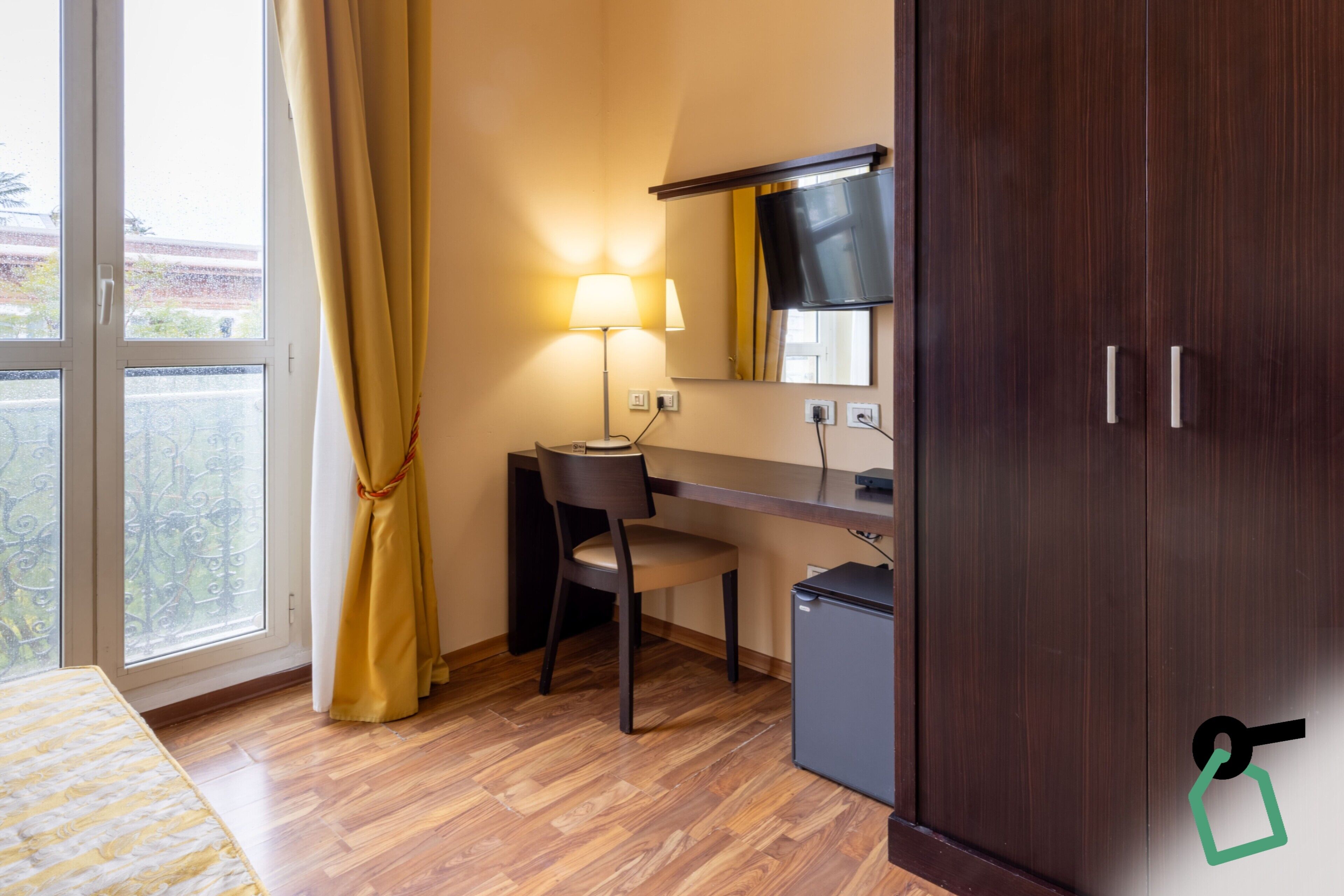 Minibar, coffres-forts dans les chambres, Wi-Fi gratuit, draps fournis