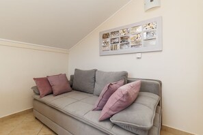 Apartment (A1) | Living area | DVD player - Apartments Mira (Zadar)