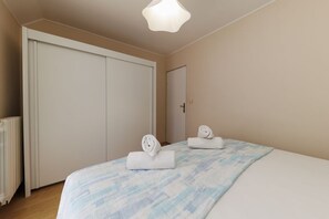Apartment (A2) | Iron/ironing board, free WiFi - Apartments Mira (Zadar)