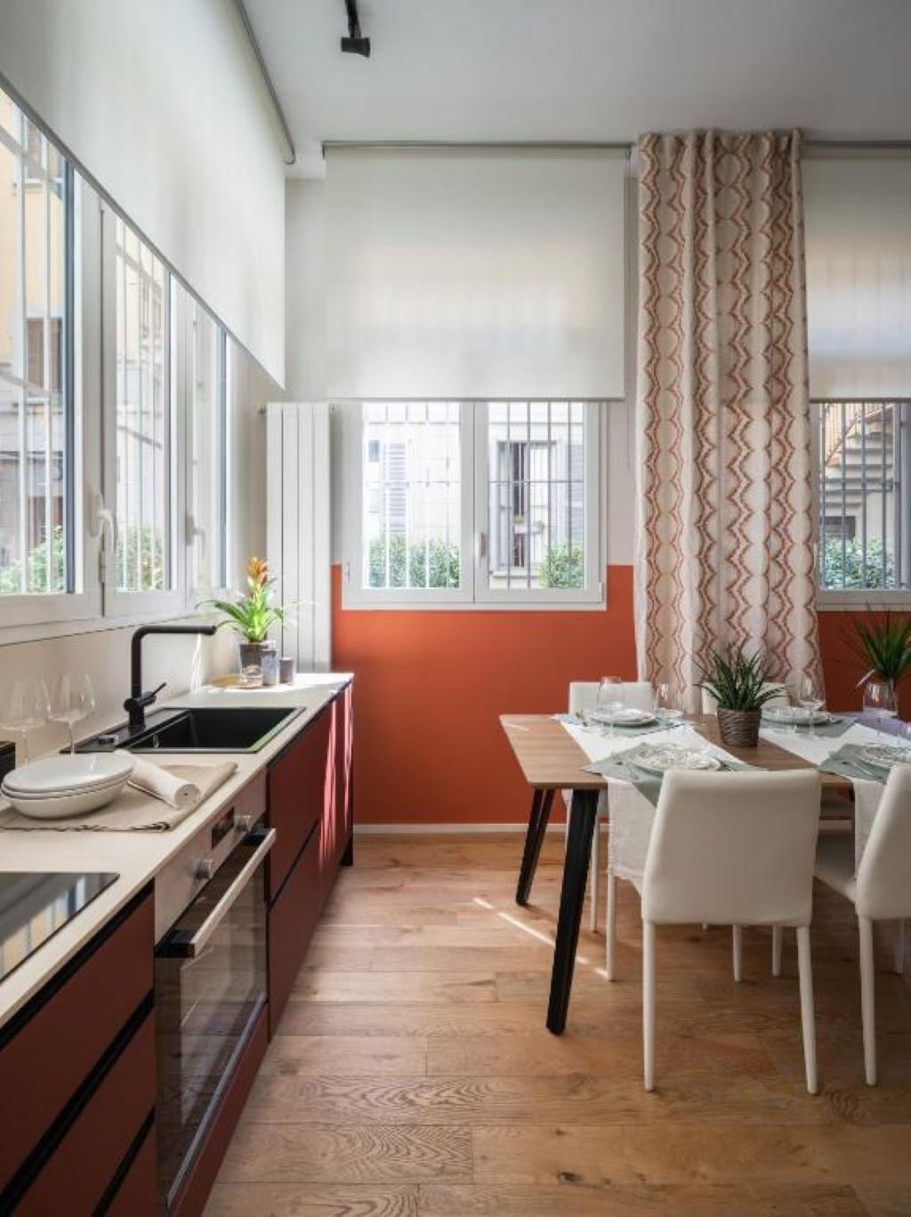 冷蔵庫、オーブン、食器洗い機、コーヒー / ティーメーカー