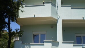 A multi-story building with balconies and windows. - Apartments Gunja (Marina)