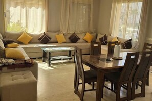 Living area - Discover: Elegance and Comfort for Your Group Stays (Kénitra)