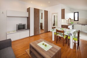 Apartment (A2) | Dining - Apartments Nadia (Rovinj)