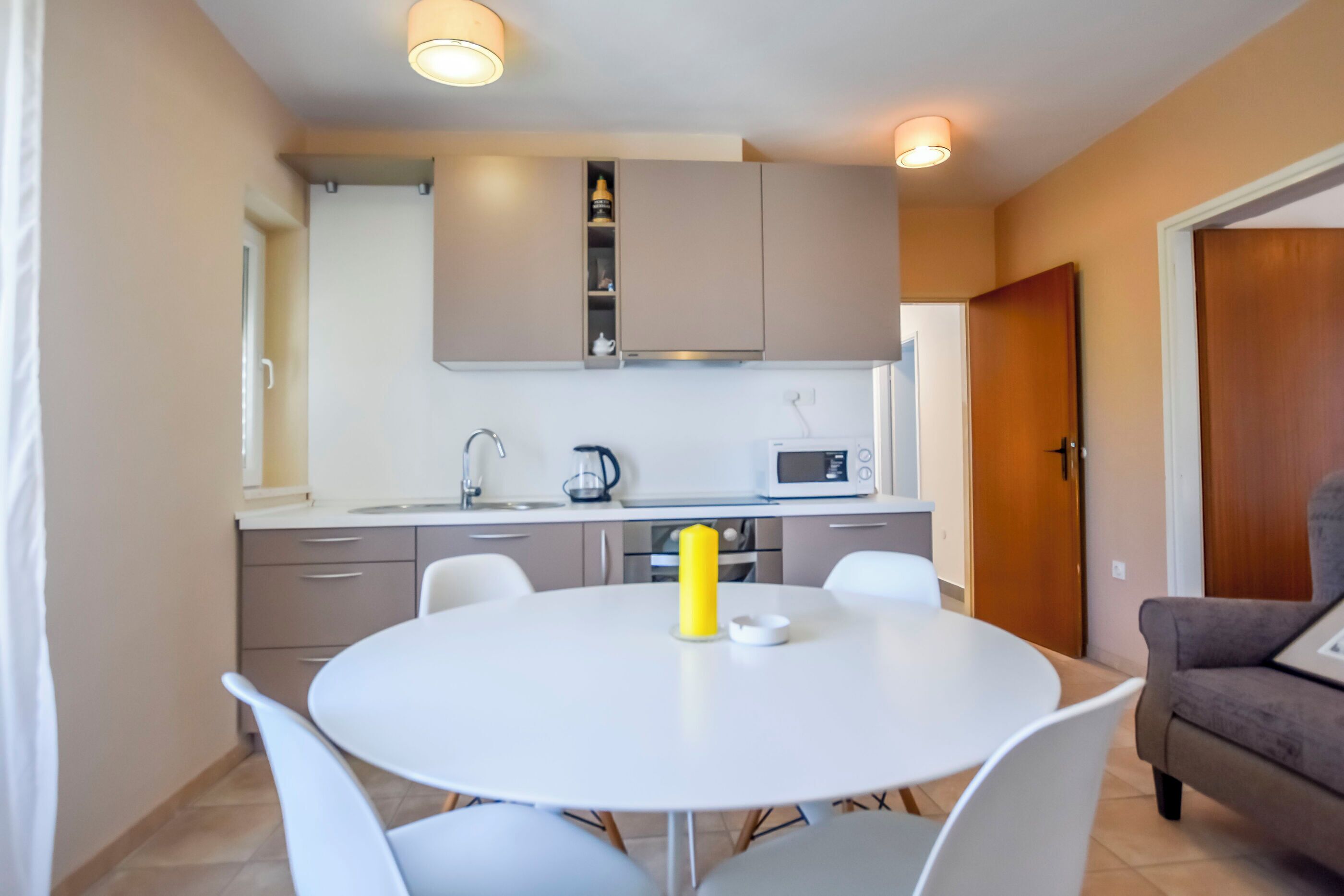 Apartment (A1) | Private kitchen | Fridge, microwave, oven, stovetop