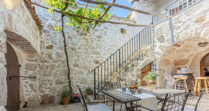 House Stara Kuca-old Stone House
